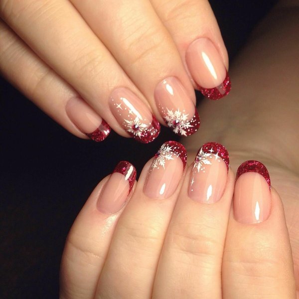 Красный френч на ногтях