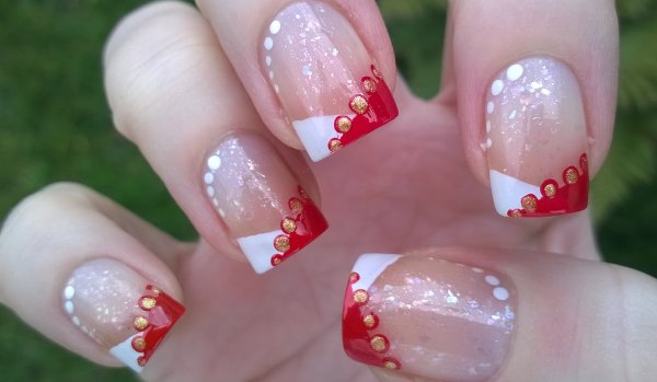 Белый френч с красным рисунком