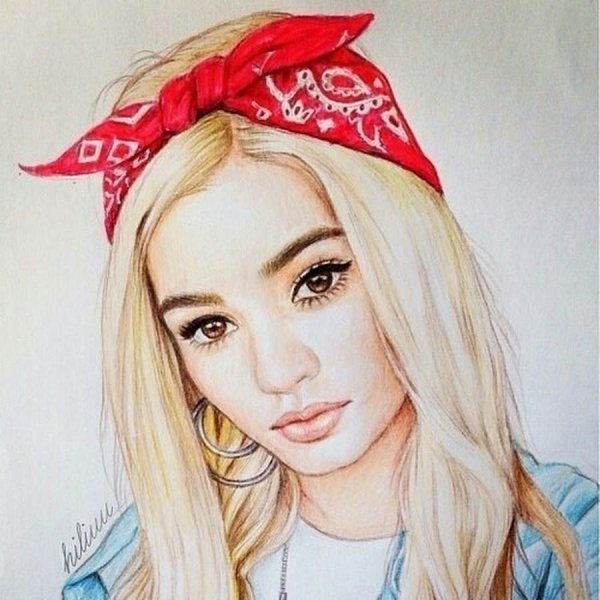 Девочка с розовыми волосами в очках