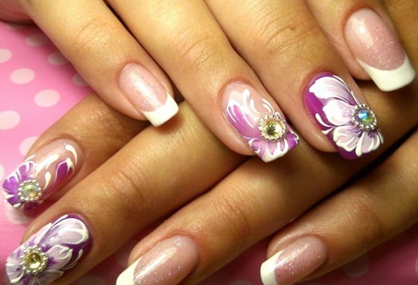 Маникюр французский с рисунком