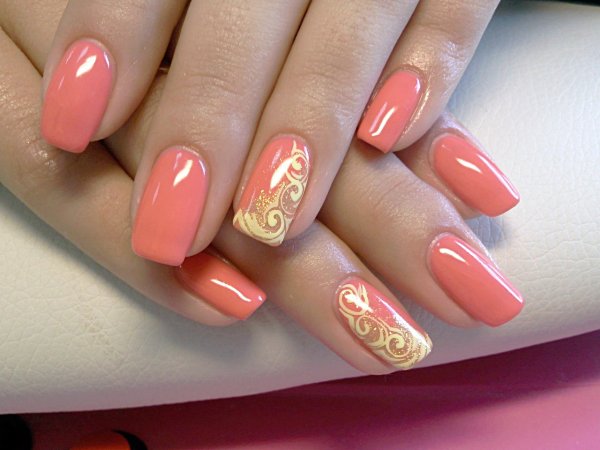 Розовые ногти