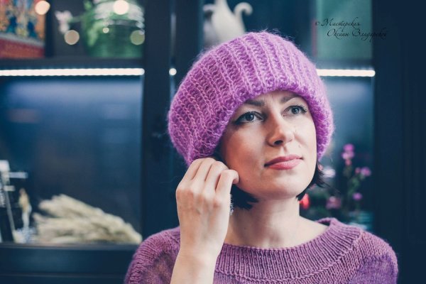 Вязание шапочек для женщин спицами с описанием