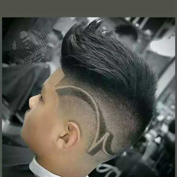 Выбритые узоры на голове у мальчиков