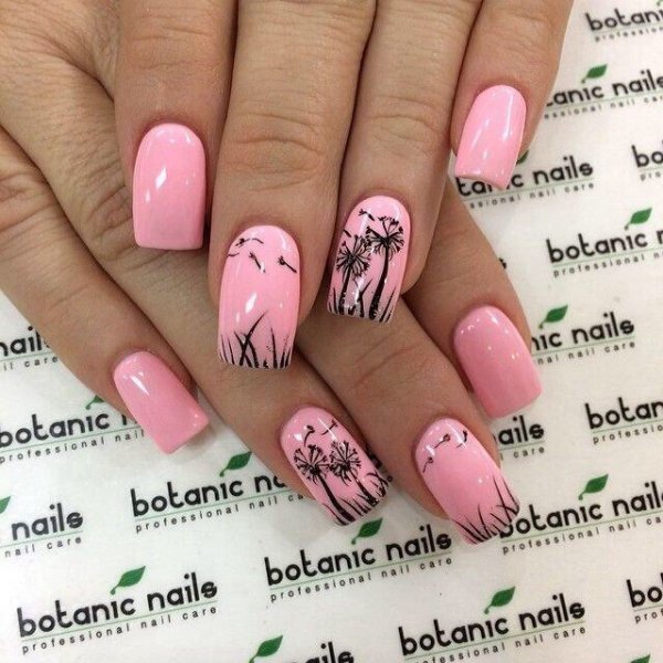 Розовый маникюр