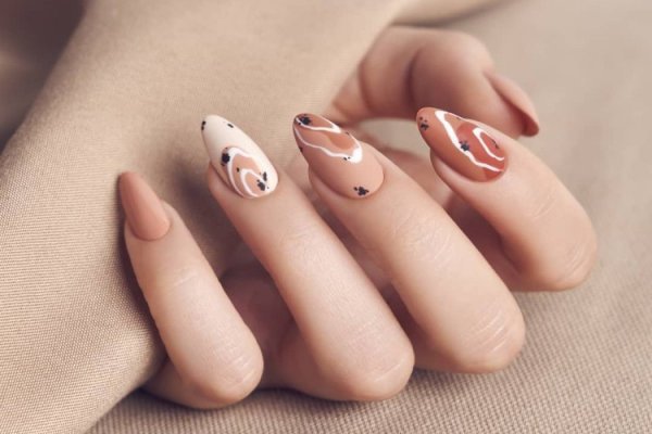 Маникюр нюд