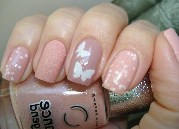 Маникюр в бежево розовых тонах