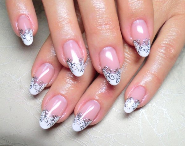 Маникюр французский с рисунком