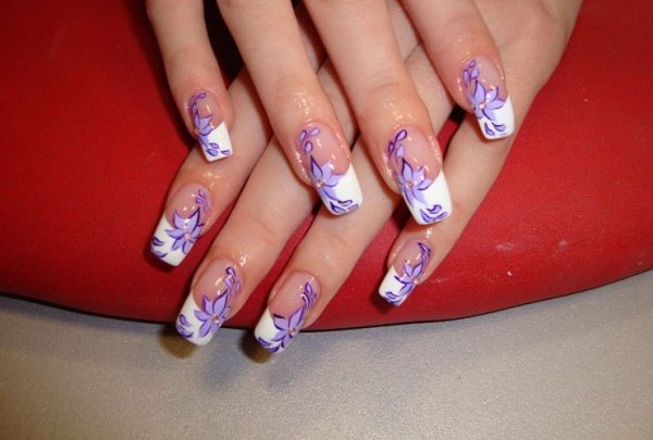 Сиреневый френч на ногтях