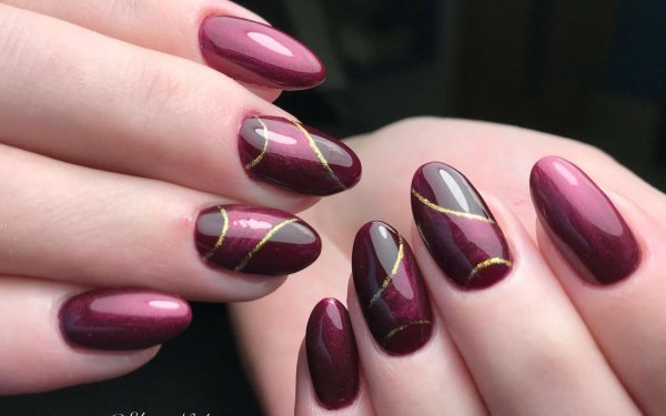 Вишнёвый маникюр 2022