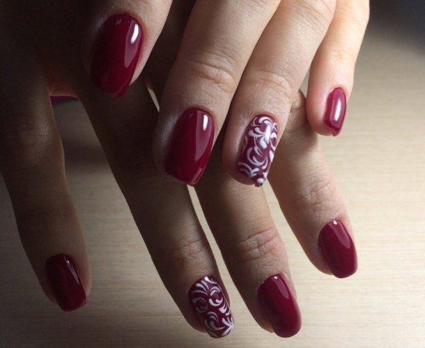 Маникюр бордовые оттенки с узорами