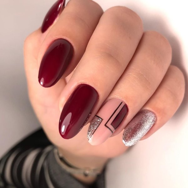 Маникюр бордо с камифубиками
