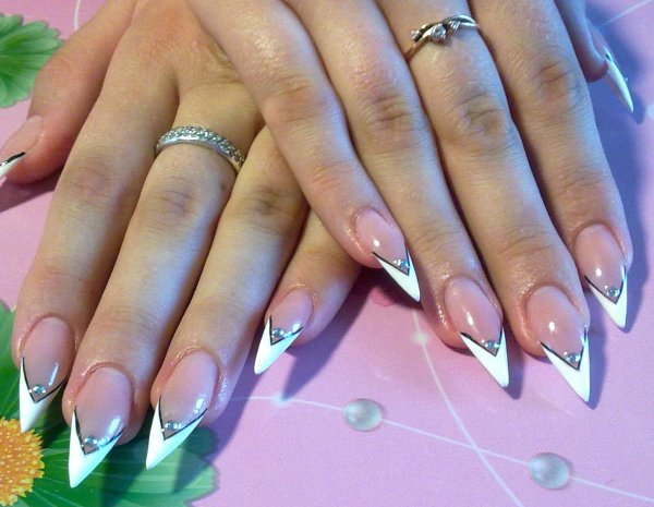 Ногти френч с рисунком острые