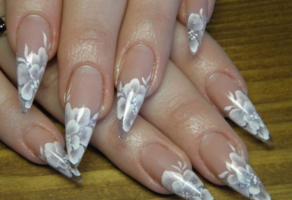 Французский маникюр острые