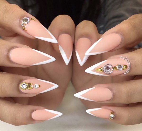 Наращивание ногтей длинные острые френч