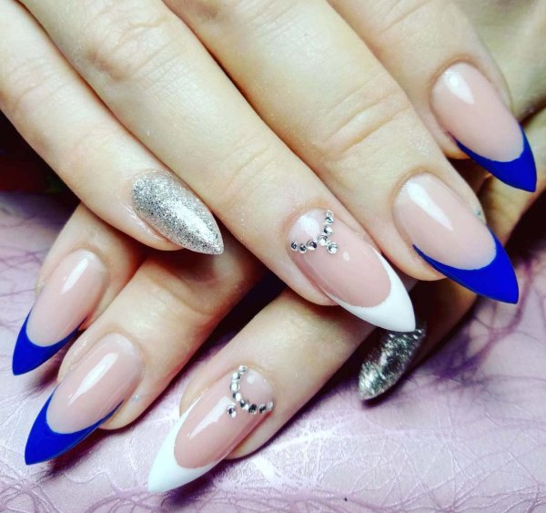 Френч 2022 на длинные ногти миндаль