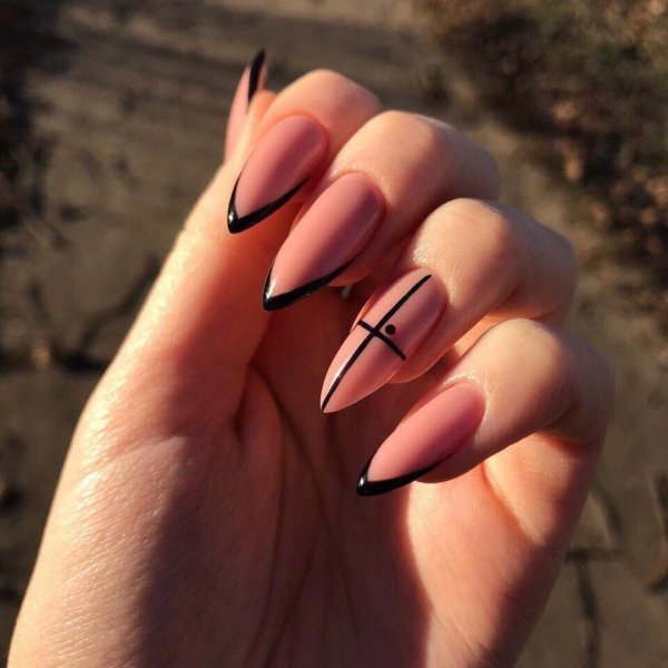 Маникюр персикового цвета