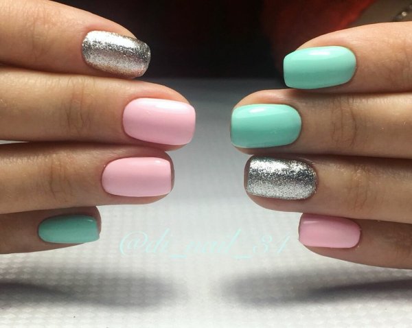 Разноцветный маникюр