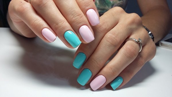 Летний маникюр однотонный