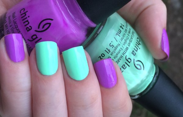 Маникюр мятный с фиолетовым