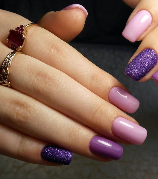 Маникюр фиолетовый с розовым