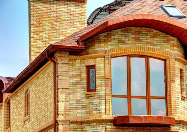 Фасад из облицовочного кирпича
