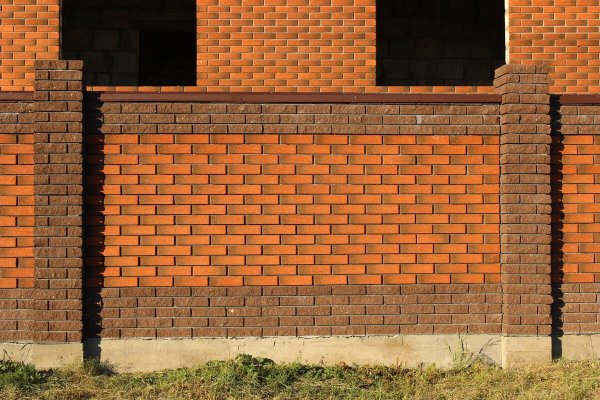 Кирпичный забор