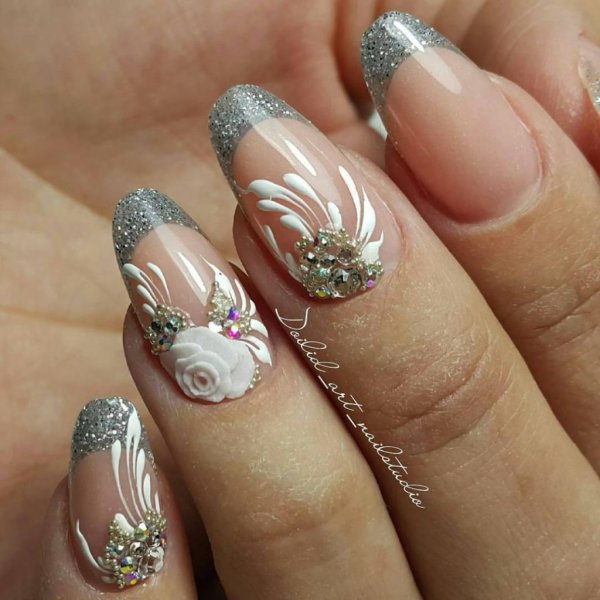 Маникюр френч розовый