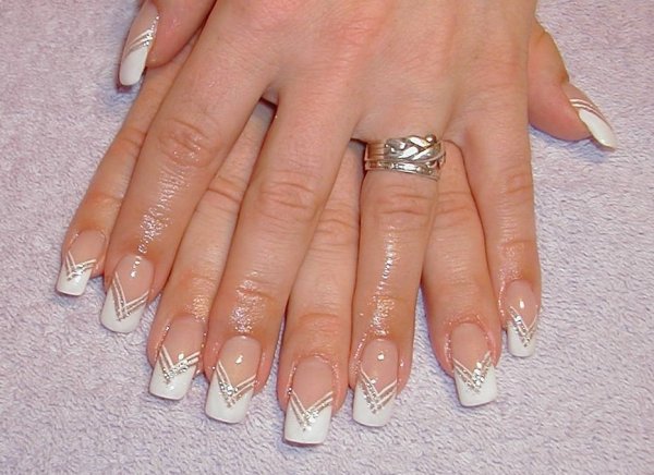 Маникюр с блестками и рисунком
