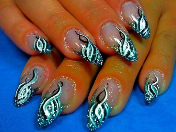 Маникюр с блестящьками