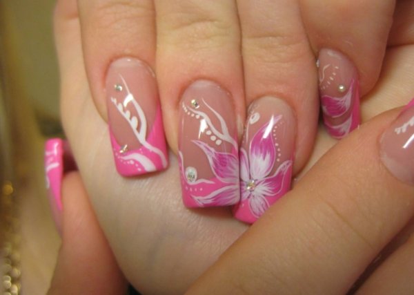 Маникюр розовый цветочек френч