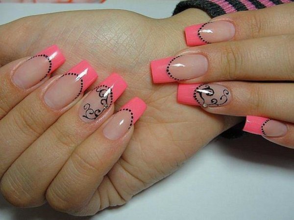 Розовый френч на ногтях с рисунком