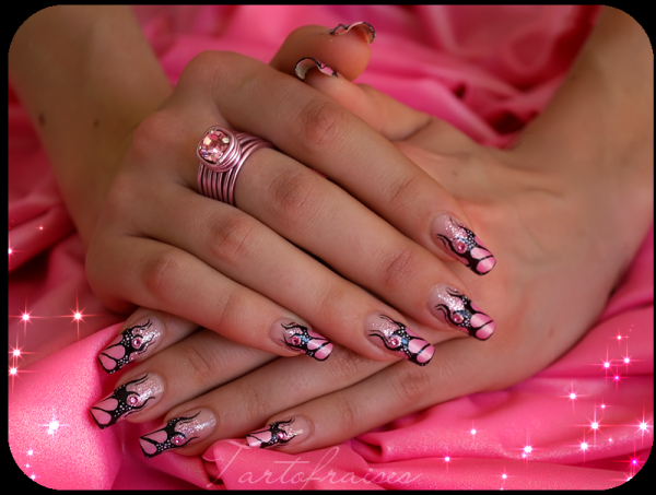 Розовый френч на нарощенных ногтях