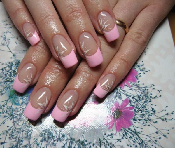 Нарощенные ногти френч розовый