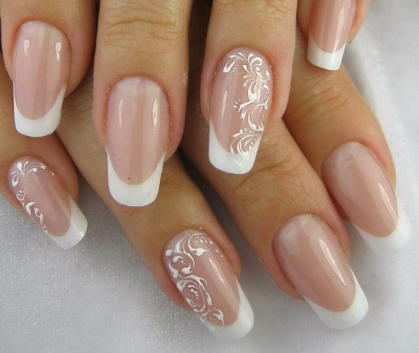 Свадебный маникюр для невесты 2022 миндаль