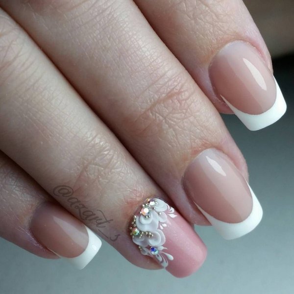 Белый френч с блестками и стразами