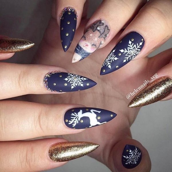 Новогодние ногти миндаль
