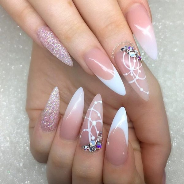 Белый френч миндаль