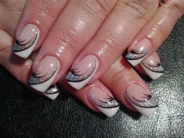 Косой френч на ногтях