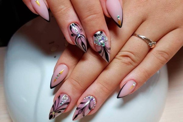 Красивый маникюр на короткие ногти