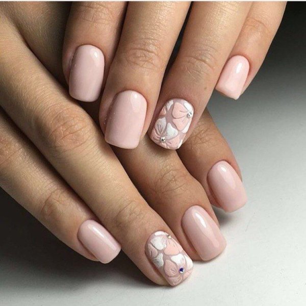 Маникюр в пастельных тонах