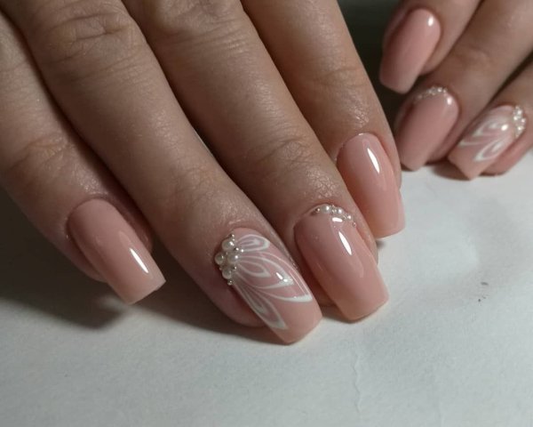 Маникюр в нежных тонах
