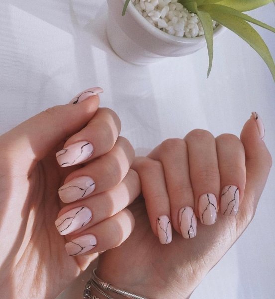 Нежный маникюр