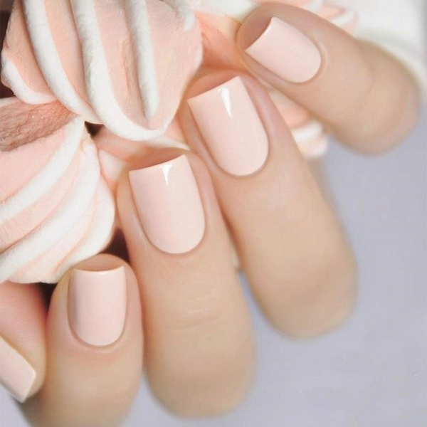 Ногти светлые