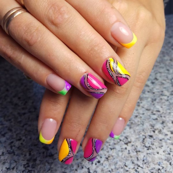 Ярко розовый френч