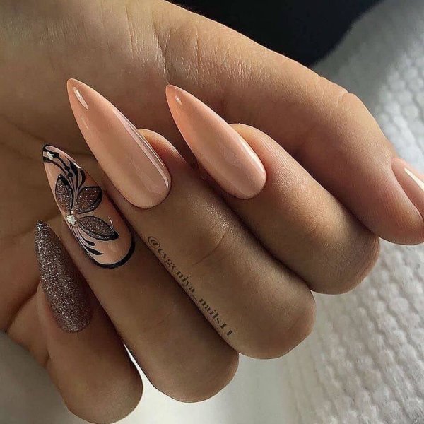 Маникюр на миндальную форму 2022