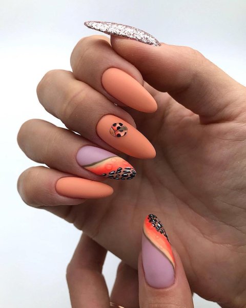 Синий маникюр 2022 миндаль