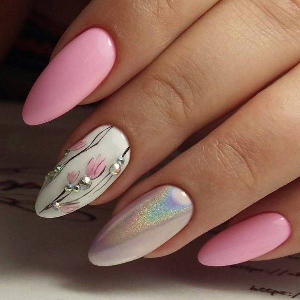 Маникюр на миндалевидные ногти