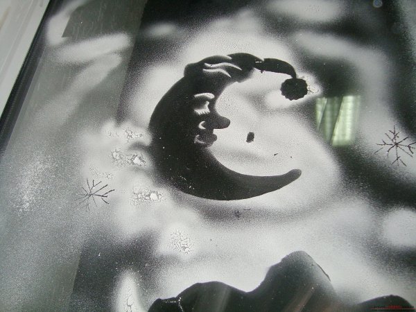 Новогодние рисунки на окнах