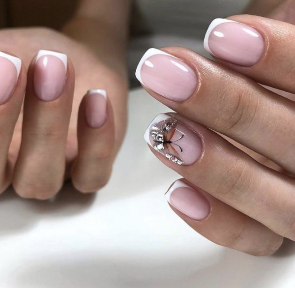 Французский маникюр на короткие ногти