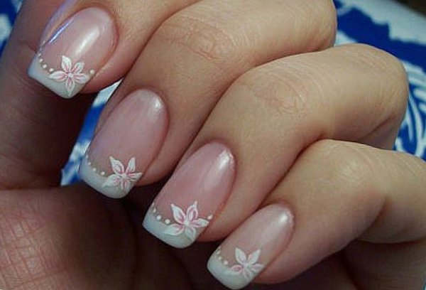 Нежный френч на квадратных ногтях